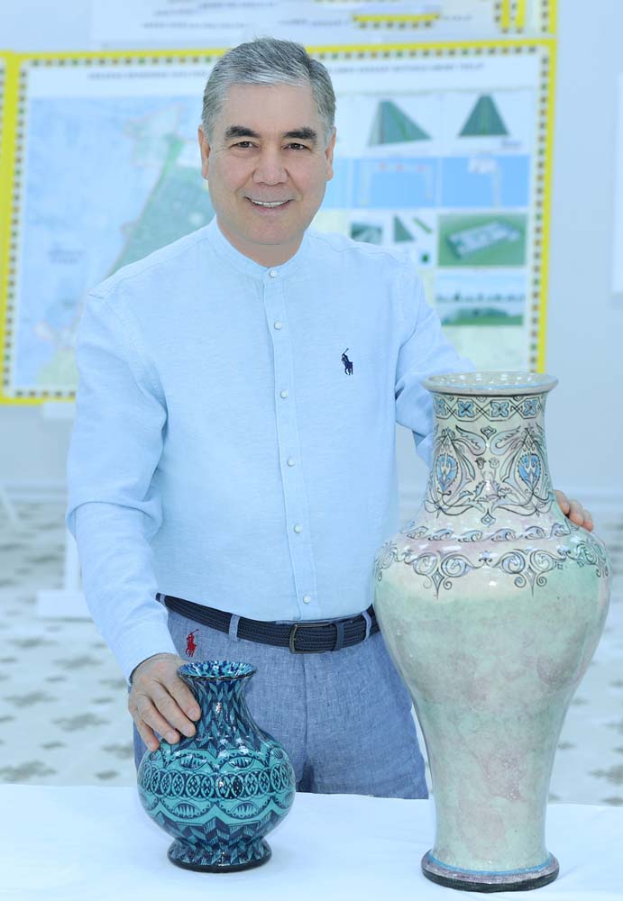 Национальный Лидер туркменского народа, Председатель Халк Маслахаты Туркменистана Герой-Аркадаг совершил рабочую поездку в город Аркадаг